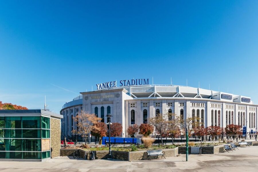 NYC: Brooklyn, Bronx, Queens Sightseeing Bus Tour - DUMBO and the Manhattan skyline
