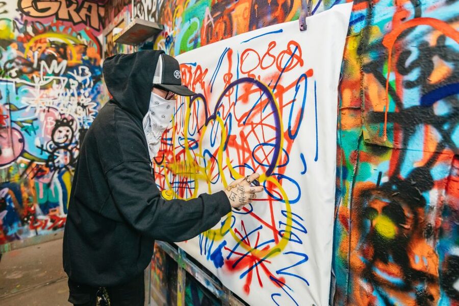 NYC: Brooklyn Graffiti Workshop with Local Artist - Turning practice lines into a mural