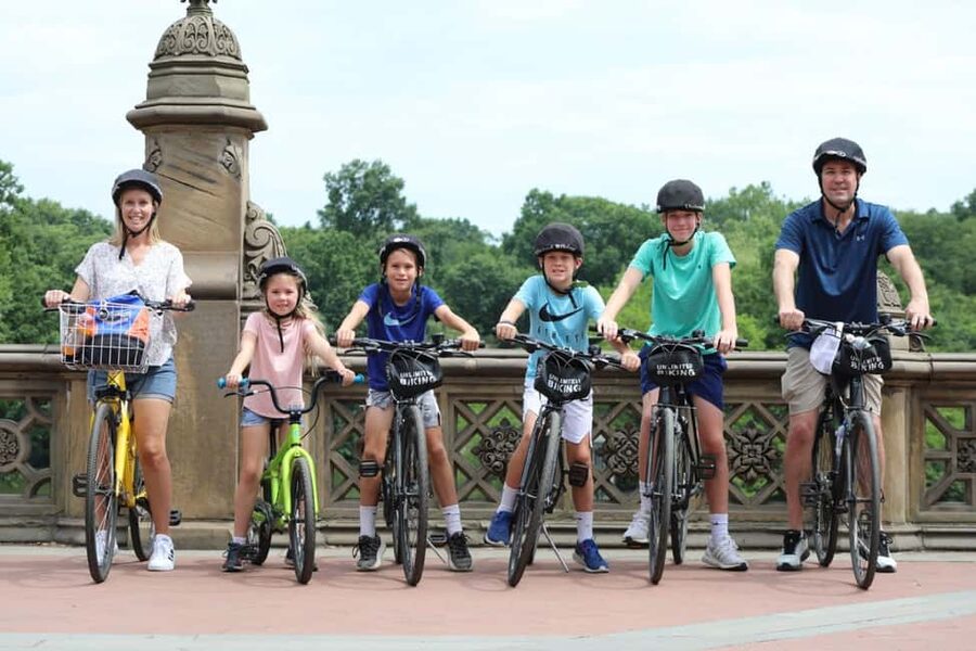 NYC: Central Park Bike Rentals - Picking up your bike on West 56th Street