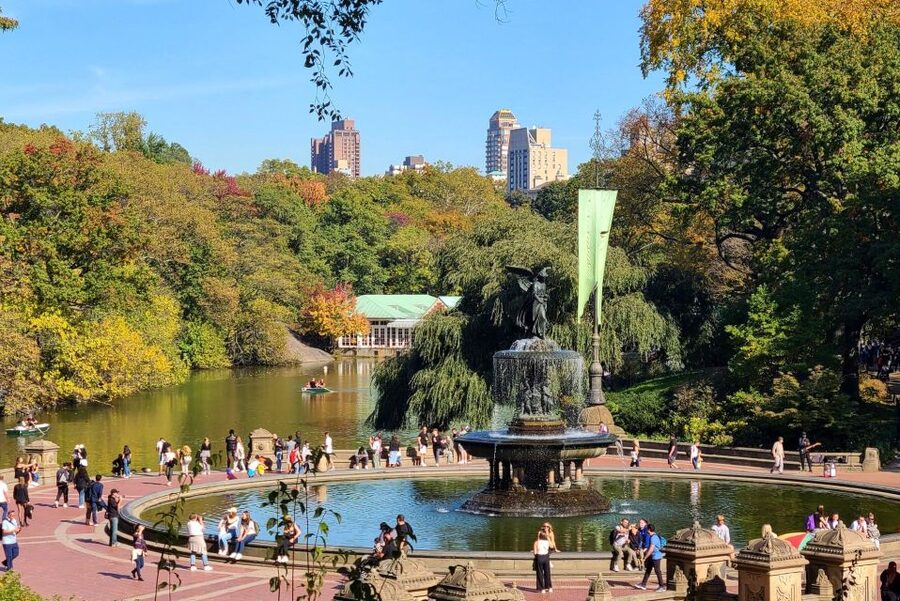 NYC: Central Park Bike Rentals - Riding into Central Park