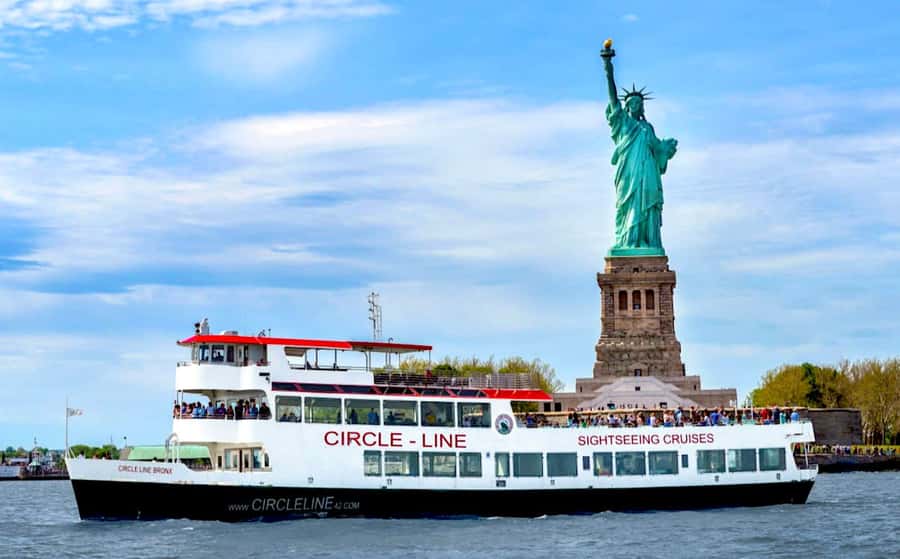 NYC: Circle Line 1-Hr Statue of Liberty Skip-The-Line Cruise - Midtown Views Begin The Ride