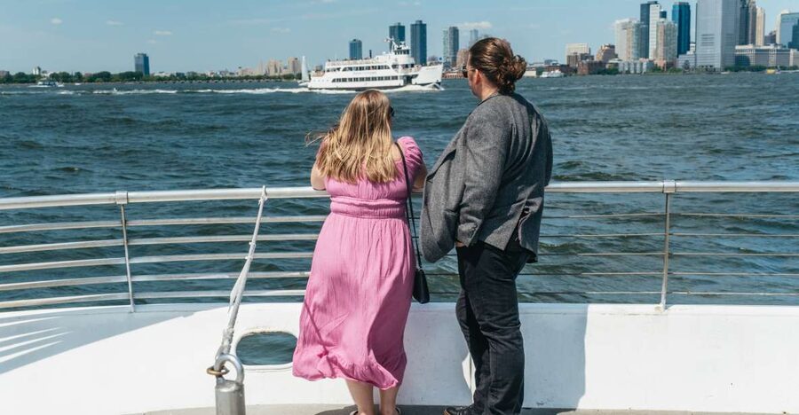 NYC: City Cruises Luxury Brunch, Lunch or Dinner Cruise - Brooklyn, Manhattan, and Williamsburg Bridges