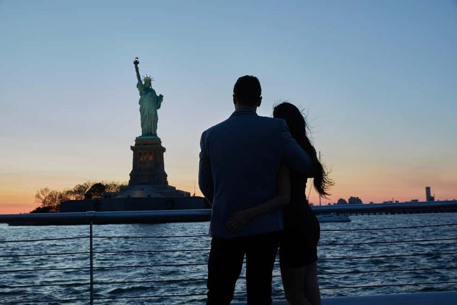 NYC: City Cruises Luxury Brunch, Lunch or Dinner Cruise - Window seats, temperature, and practical comfort
