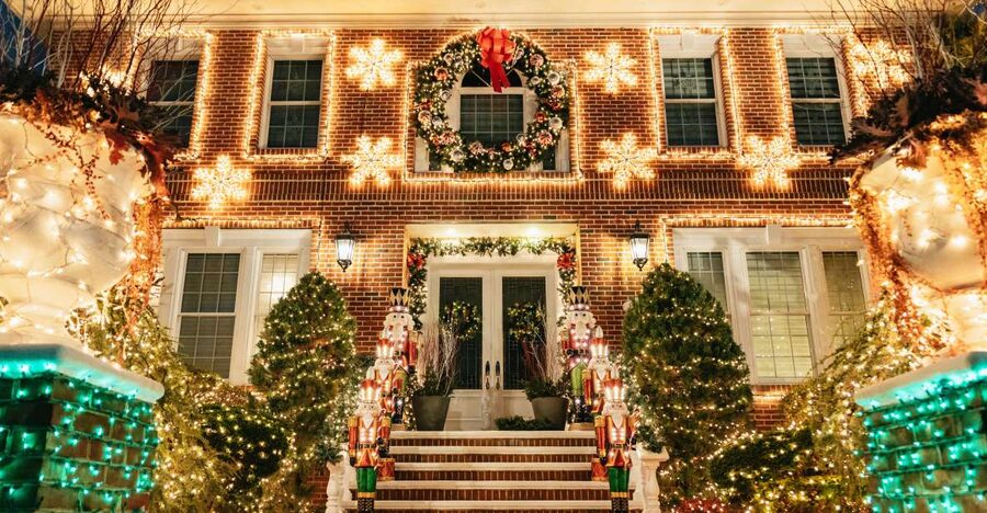 NYC: Dyker Heights Christmas Lights & Skyline View Bus Tour - Why Dyker Heights is worth the trip