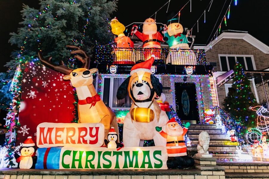NYC: Dyker Heights Christmas Lights & Skyline View Bus Tour - Returning through Brooklyn to Brooklyn Bridge Park