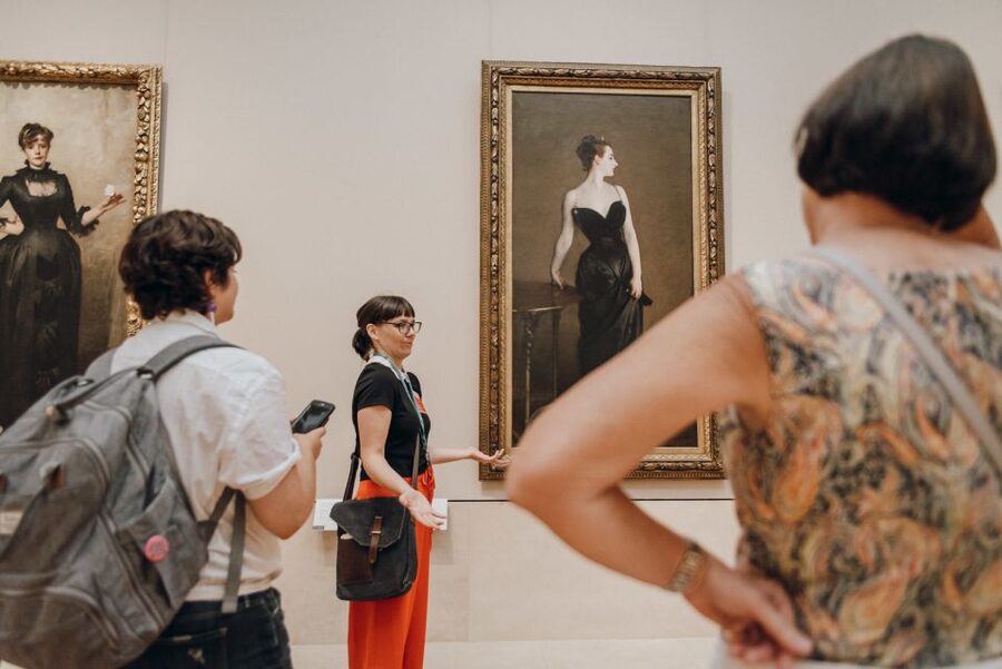 NYC: Express Highlights Tour of the MET Museum - Meeting the guide and getting inside