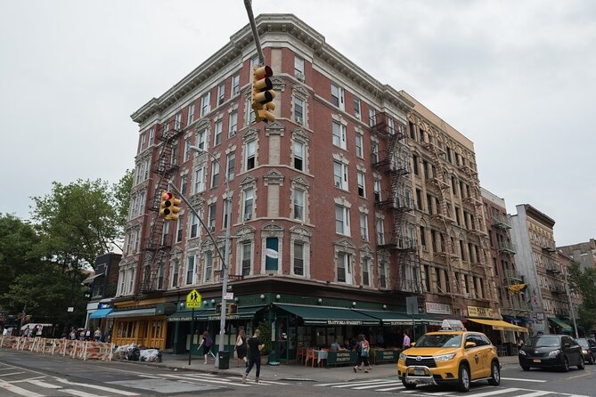 NYC: Greenwich Village Food Tour with 6 Locals Favorites Dishes - What the Three-Hour Pace Feels Like