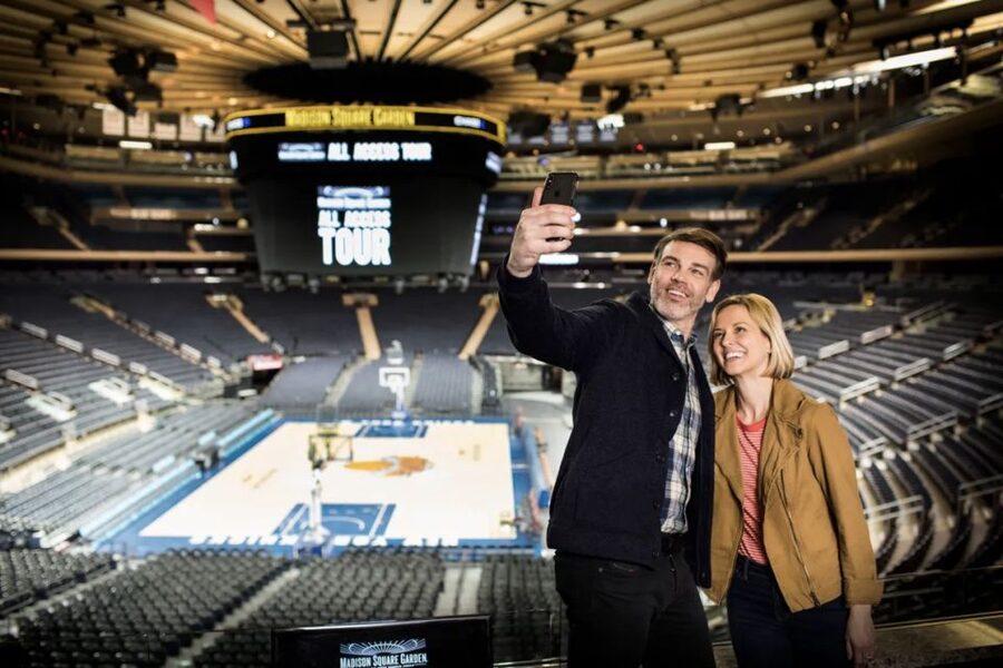 NYC: Madison Square Garden Tour Experience - The Chase Bridge and the famous ceiling