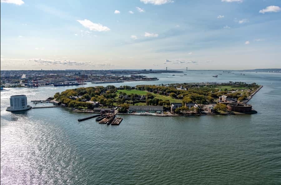 NYC: Manhattan Sightseeing Helicopter Tour - The harbor, Statue of Liberty, and Ellis Island