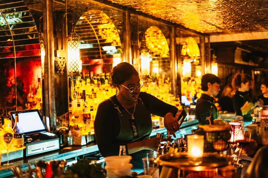NYC: Speakeasy Drinks and Prohibition History Tour - Stop one: a bar tied to gangsters and bootleggers