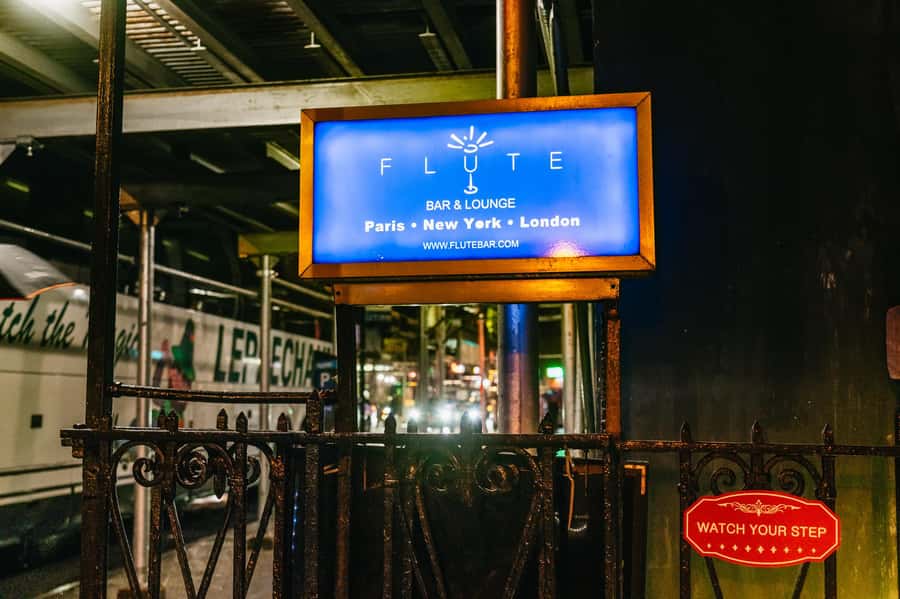 NYC: Speakeasy Drinks and Prohibition History Tour - Dress, walking, and entry rules