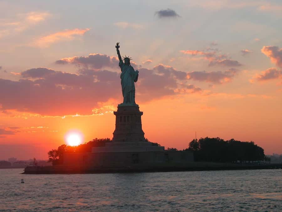 NYC: Statue of Liberty Sunset Cruise Skip-the-Line Ticket - The return ride as Manhattan lights up