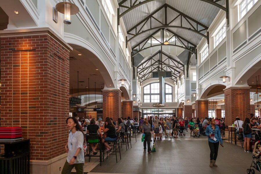 NYC: Woodbury Common Premium Outlets Shopping Trip - Food breaks at Woodbury Common