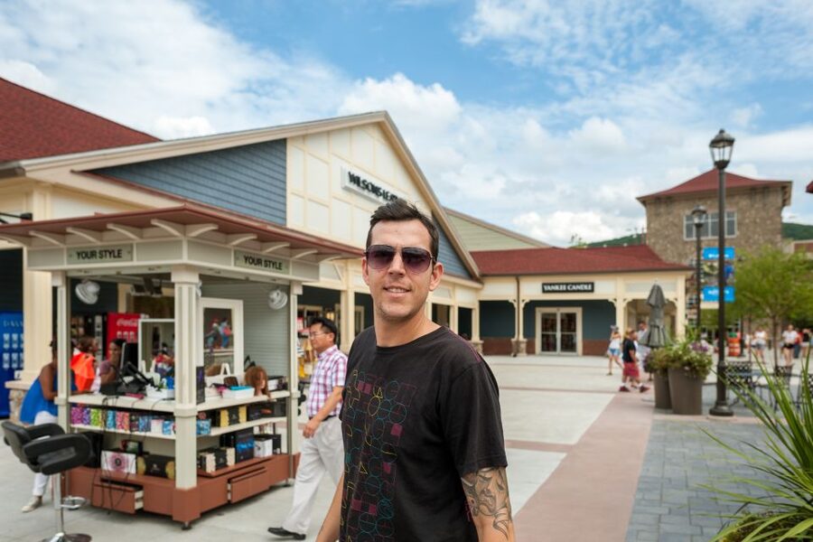 NYC: Woodbury Common Premium Outlets Shopping Trip - Finding the coach inside Port Authority