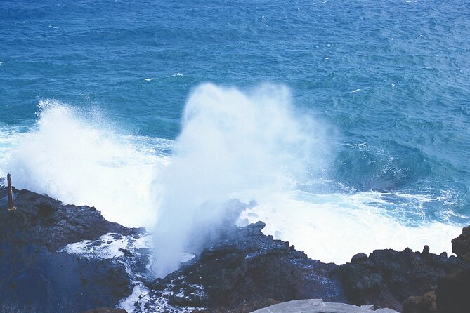 Oahu Deluxe Grand Circle Island Tour - Mokoliʻi and Kualoa provide a classic photo view