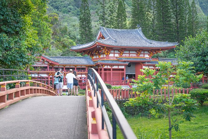 Oahu Deluxe Grand Circle Island Tour - Waimea Valley is the day’s main nature visit