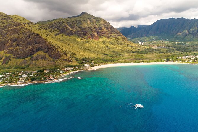 Oahu Dolphin and Snorkel Tour with Waikiki Pickup & Lunch - The crew is a major part of the value