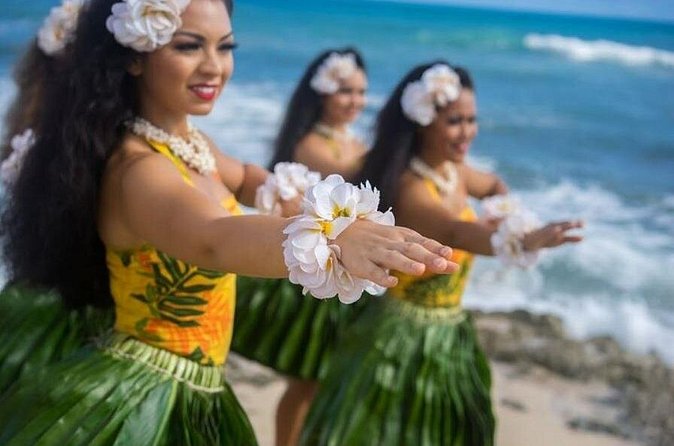 Oahu: Germaine's Luau - What dinner includes, from kalua pig to coconut pudding
