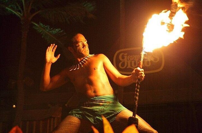 Oahu: Germaine's Luau - Drinks, seating, and the long wait