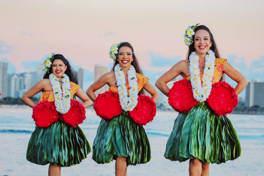 Oahu: Ka Moana Luau Dinner and Show at Aloha Tower - What Comes to the Buffet