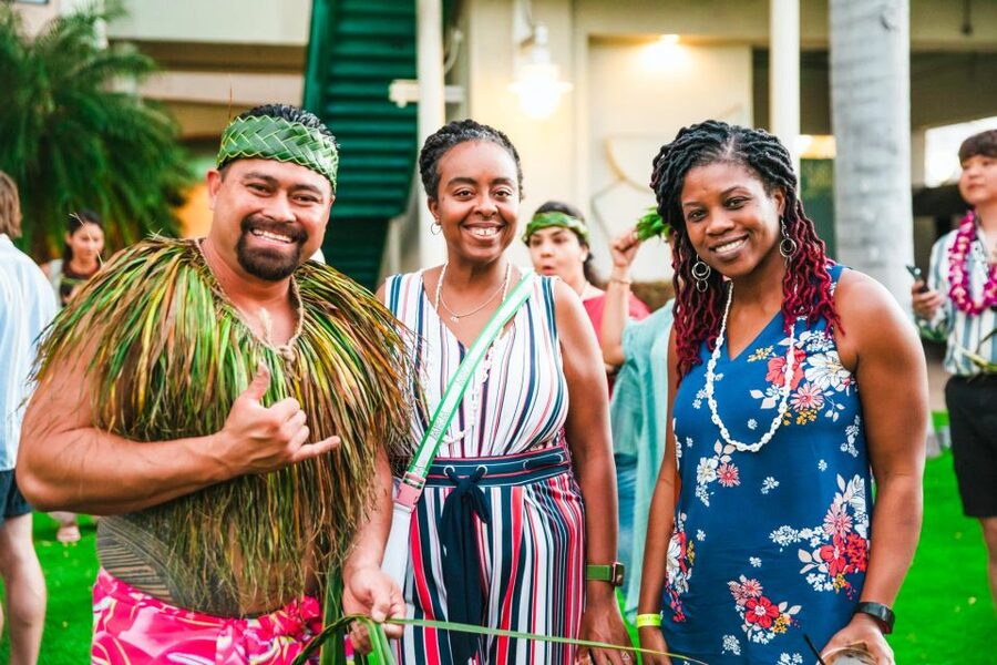 Oahu: Ka Moana Luau Dinner and Show at Aloha Tower - Drinks, Mai Tais, and the Real Cost