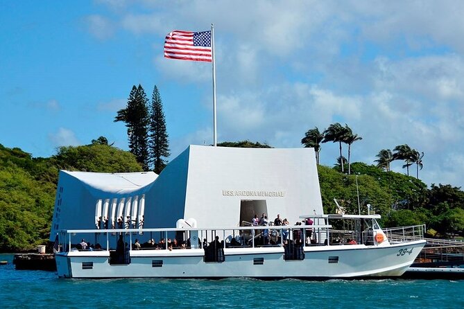 Oahu: Pearl Harbor USS Arizona Memorial - Downtown Honolulu from the tour vehicle
