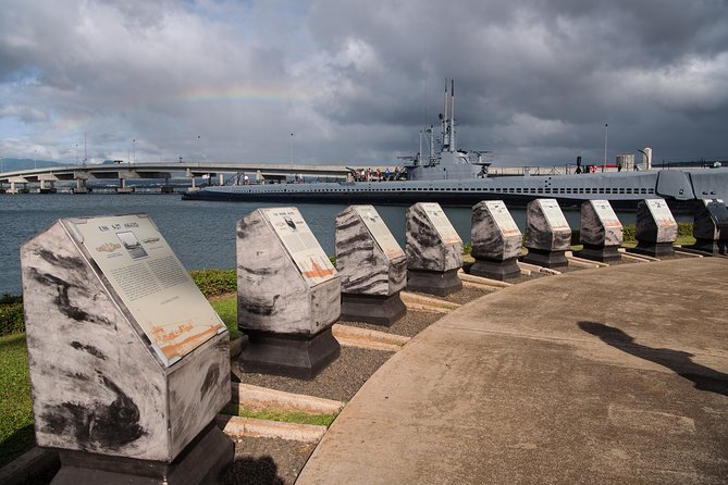 Oahu: Pearl Harbor USS Arizona Memorial Small Group Tour - Punchbowl Cemetery and the Honolulu views