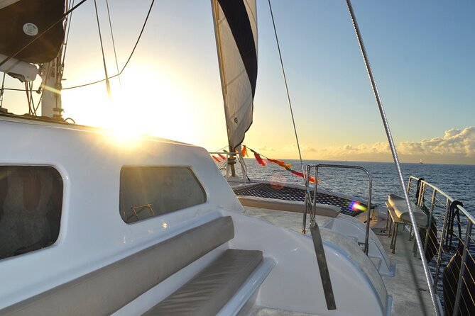 Oahu's Waikiki Coast: Moana’s Sunset Cocktail Sail - Sailing past Waikiki toward Diamond Head
