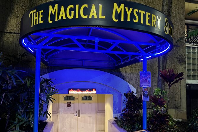 Oahu: The Magical Mystery Show! at Hilton Waikiki Beach Hotel - A Victorian parlor in the middle of Waikiki