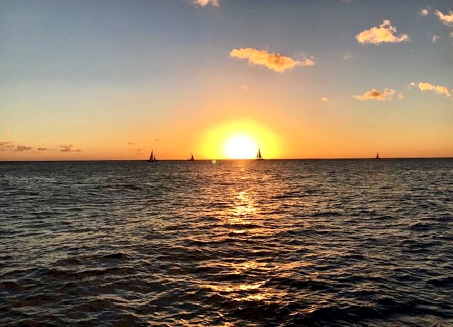 Oahu: Waikiki Glass Bottom Boat Sunset Cruise - Cruising along Waikiki Beach
