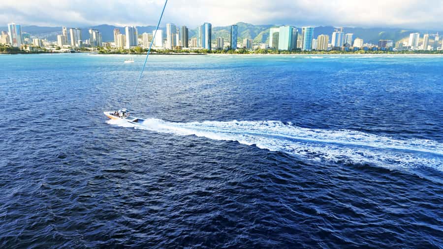 Oahu: Waikiki Parasailing - From the yellow booth to Slip F06