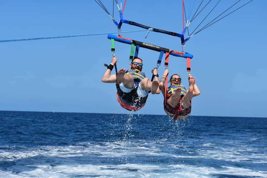 Oahu: Waikiki Parasailing - Getting ready for takeoff