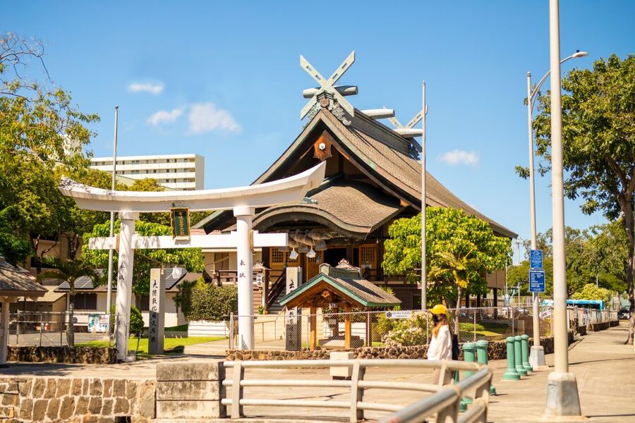 Oahu: Waikiki Trolley Hop-on Hop-off All-Line Pass - The Blue Line: Oahu scenery, food, and Sea Life Park