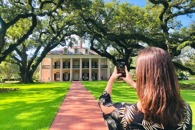 Oak Alley Plantation Tour with Transportation from New Orleans - The road to Oak Alley through south Louisiana