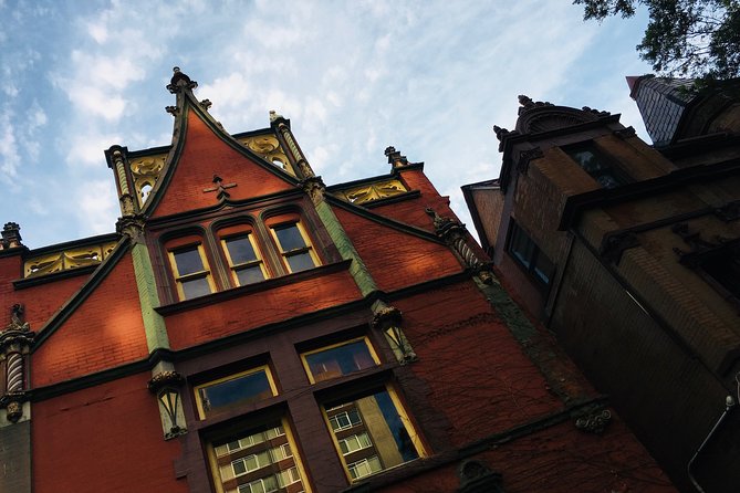 Old Louisville Ghost Tour as Recommended by The New York Times @ 4th and Ormsby - Key points at a glance