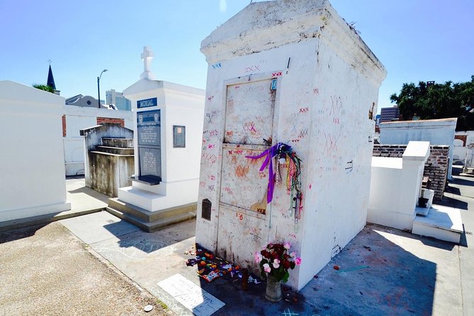 One Hour Saint Louis Cemetery Number One Walking Tour - Start at 710 St. Louis Street, not at the cemetery
