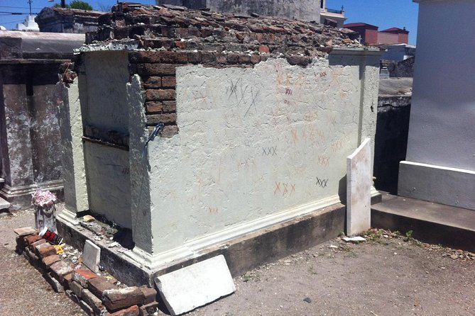 One Hour Saint Louis Cemetery Number One Walking Tour - Photo opportunities at the entrances