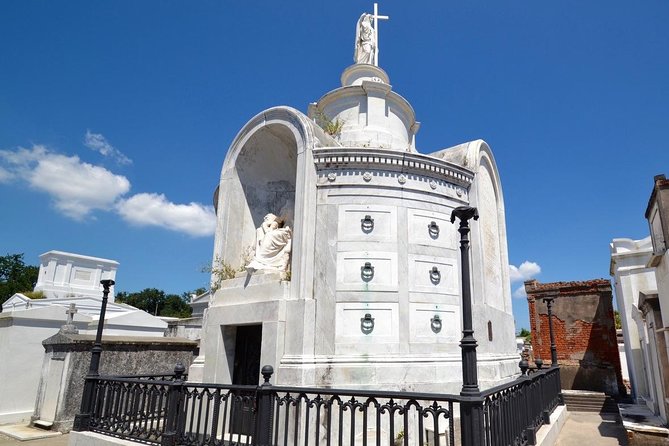 One Hour Saint Louis Cemetery Number One Walking Tour - Who should book this cemetery walk?