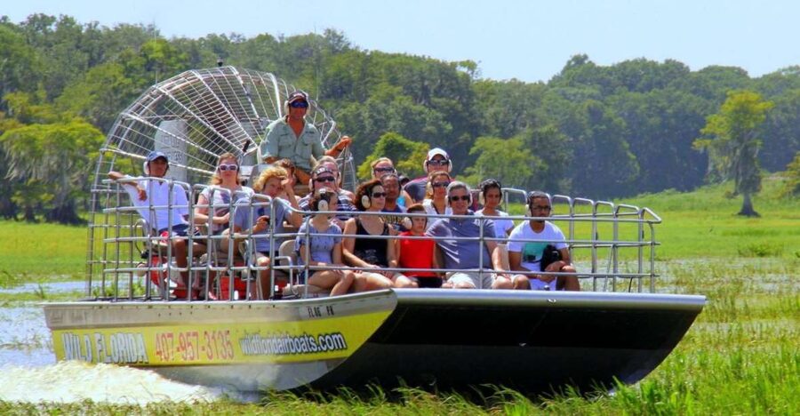 Orlando: Everglades Airboat Ride and Wildlife Park Ticket - Alligator demonstrations and animal shows