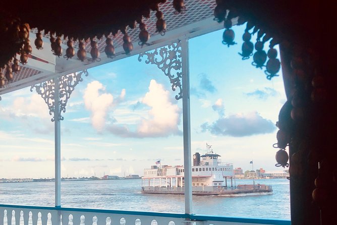 Paddlewheeler Creole Queen Historic Mississippi River Cruise - Seeing New Orleans From the Paddlewheel