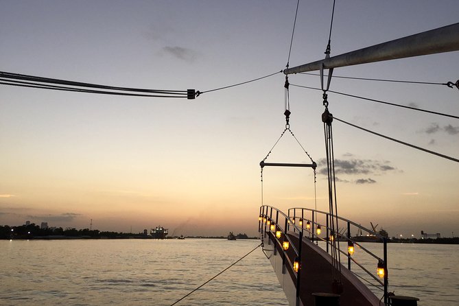 Paddlewheeler Creole Queen Jazz Dinner Cruise in New Orleans - The Creole buffet: familiar dishes with mixed results