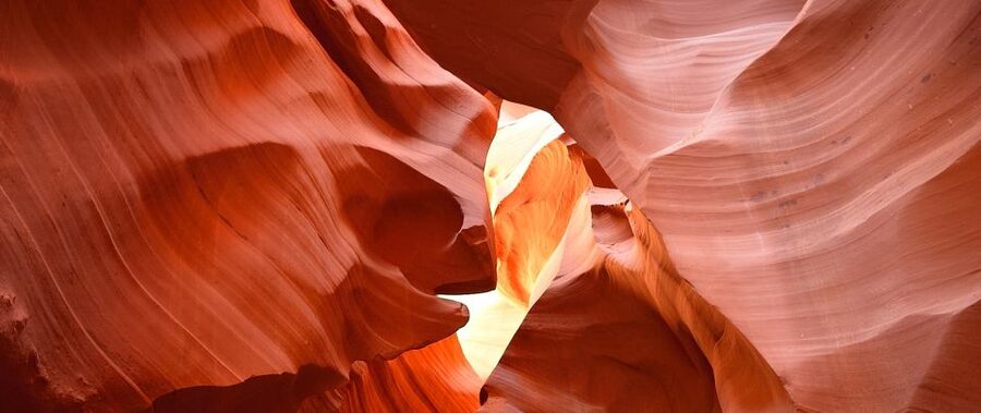 Page: Lower Antelope Canyon Ticket and Guided Hiking Tour - Why the Navajo guide matters