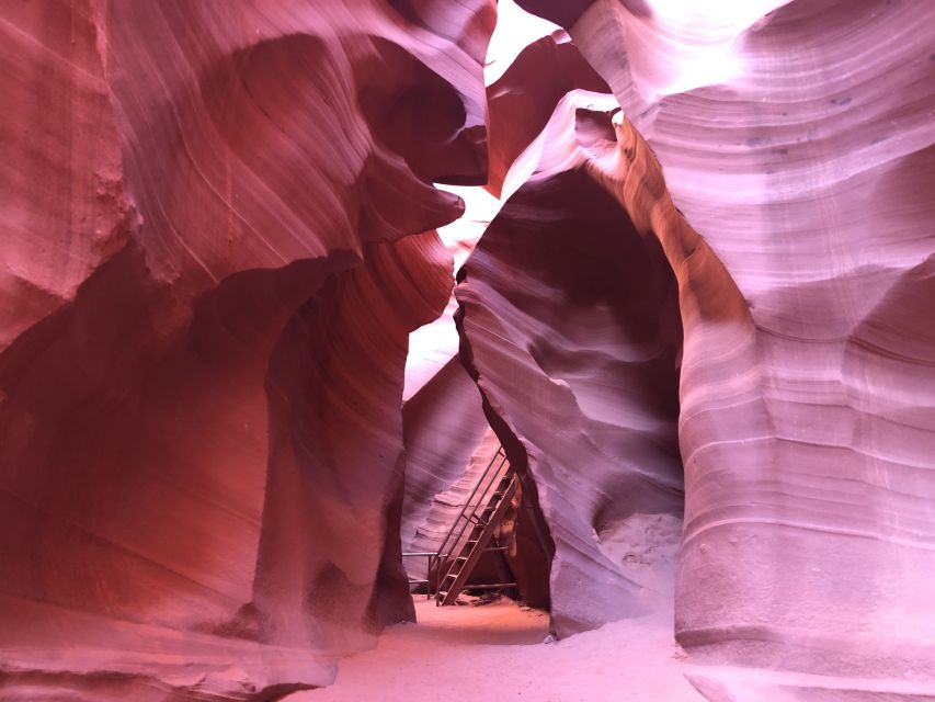 Page: Lower Antelope Canyon Tour with Trained Navajo Guide - Crowds, pace, and the limits of a scheduled tour