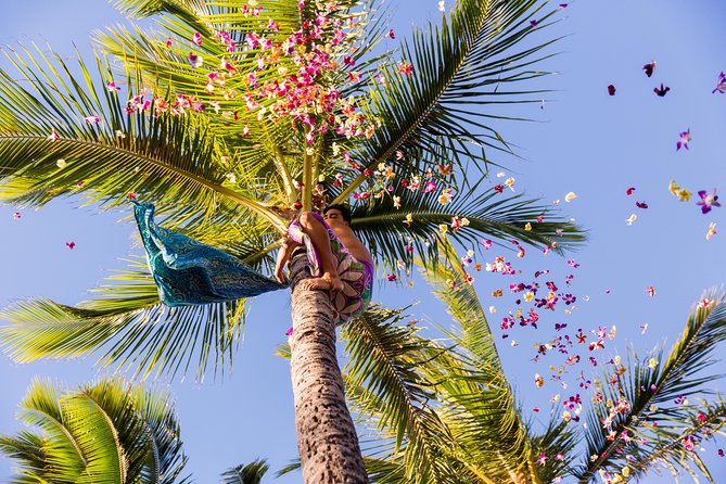 Paradise Cove Luau - Starting with a Mai Tai and island activities