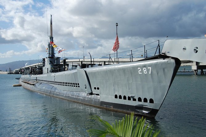 Pearl Harbor Arizona Memorial - Honolulu Tour - Submarine Access - Riding from Waikiki through Honolulu