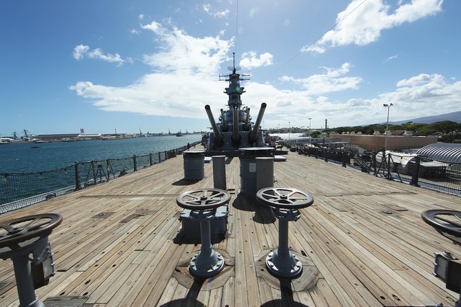 Pearl Harbor History Remembered Tour from Ko Olina - The ride from Ko Olina to Honolulu