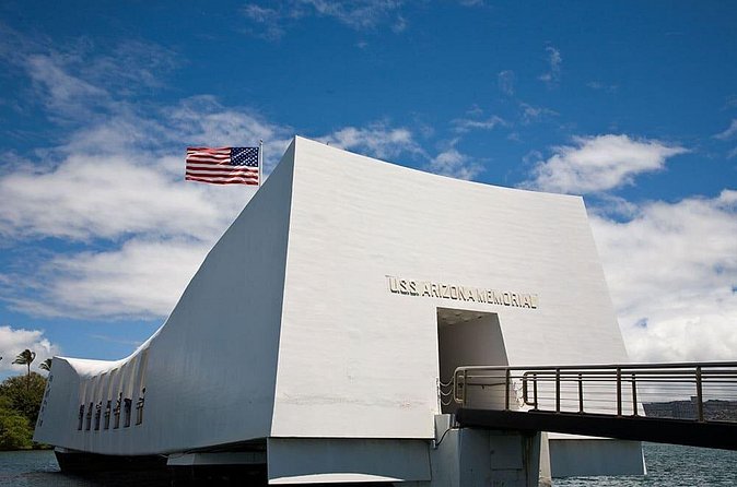 Pearl Harbor, National Memorial Cemetery and Honolulu City Tour - Pickup, group size, and the real pace of the day