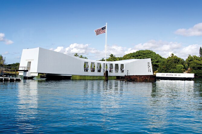 Pearl Harbor, USS Arizona Memorial & Honolulu City Tour - Leaving Waikiki for downtown Honolulu