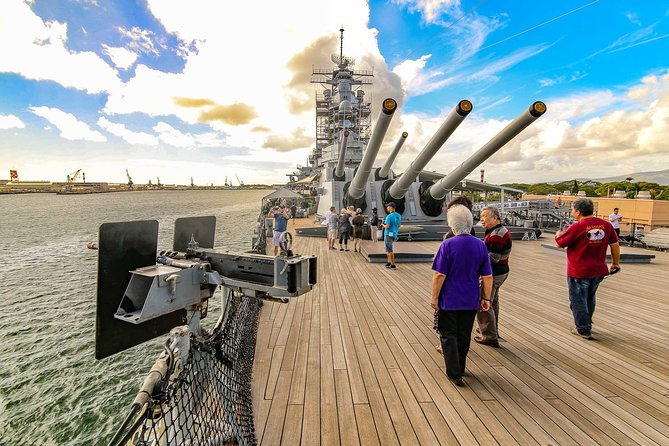 Pearl Harbor: USS Arizona Memorial & USS Missouri Battleship Tour from Waikiki - Pearl Harbor Visitor Center: your introduction to December 7