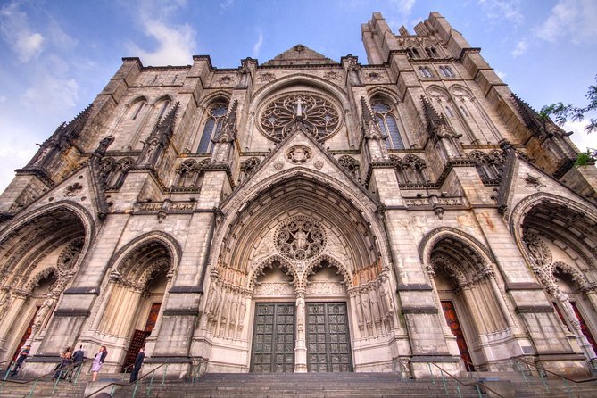 Private Guided New York City Tour by SUV - Families, older adults, and groups of friends